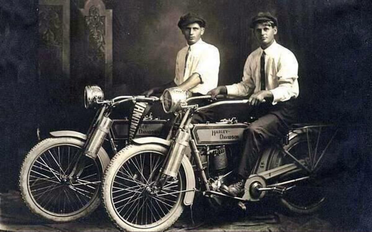 William-Harley-y-Arthur-Davidson-en-1914